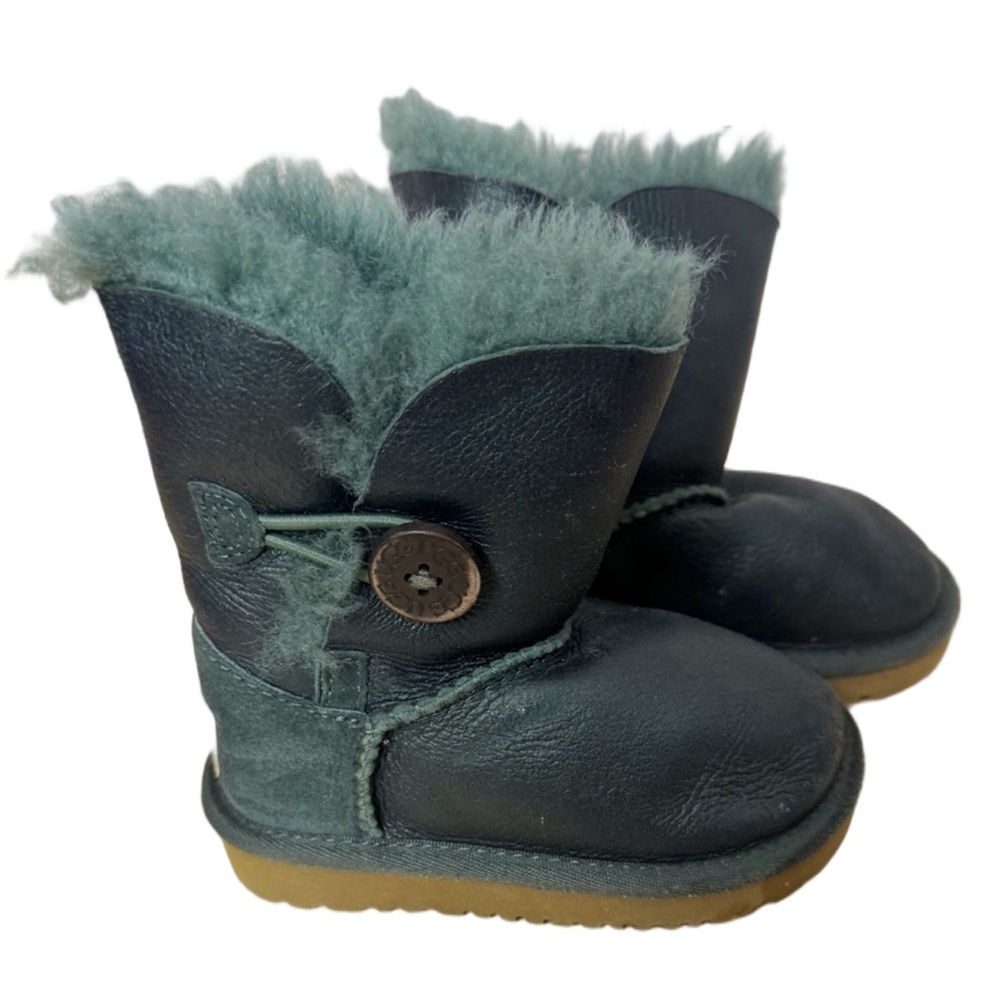 UGG Bailey Button Boot. Great Condition. Size 6. Deep Green W/ Glitter Shine.